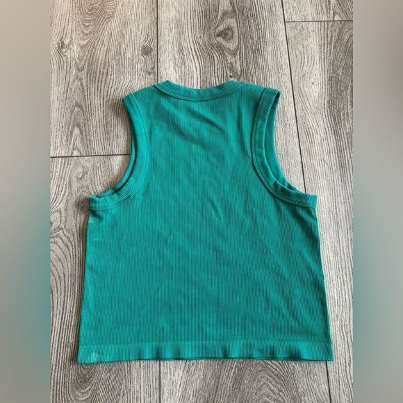 H&M move woman’s top very light used in good condition - Picture 2 of 4